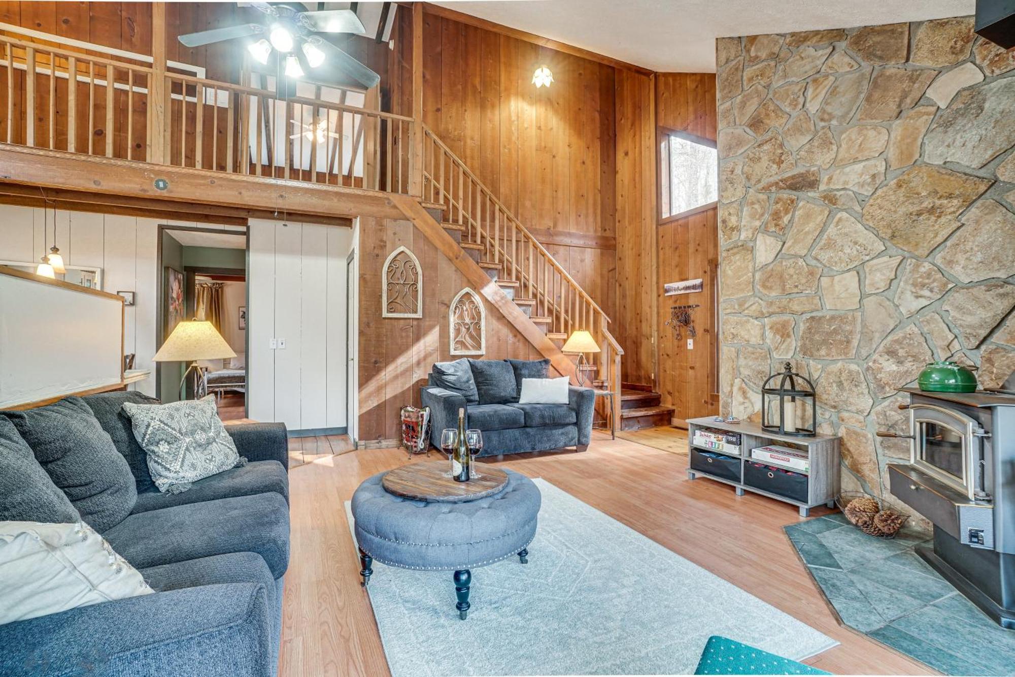 Charming Cabin With Fire Pit And Decks About 7 Mi To Helen Sautee Nacoochee Экстерьер фото