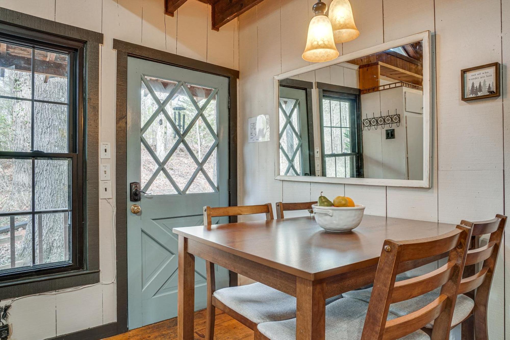 Charming Cabin With Fire Pit And Decks About 7 Mi To Helen Sautee Nacoochee Экстерьер фото