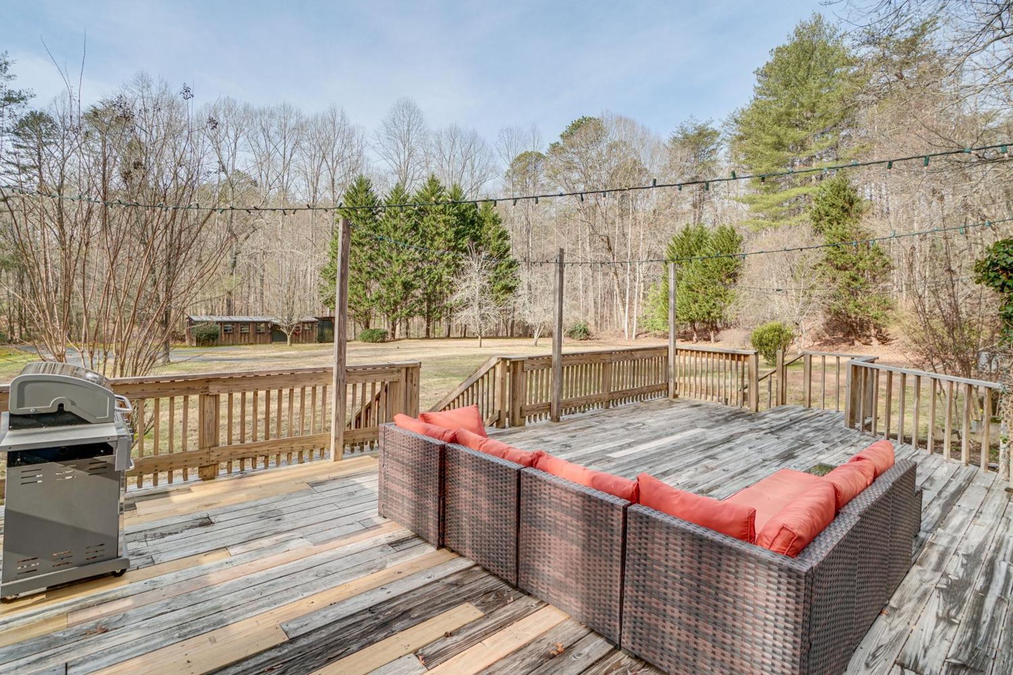 Charming Cabin With Fire Pit And Decks About 7 Mi To Helen Sautee Nacoochee Экстерьер фото