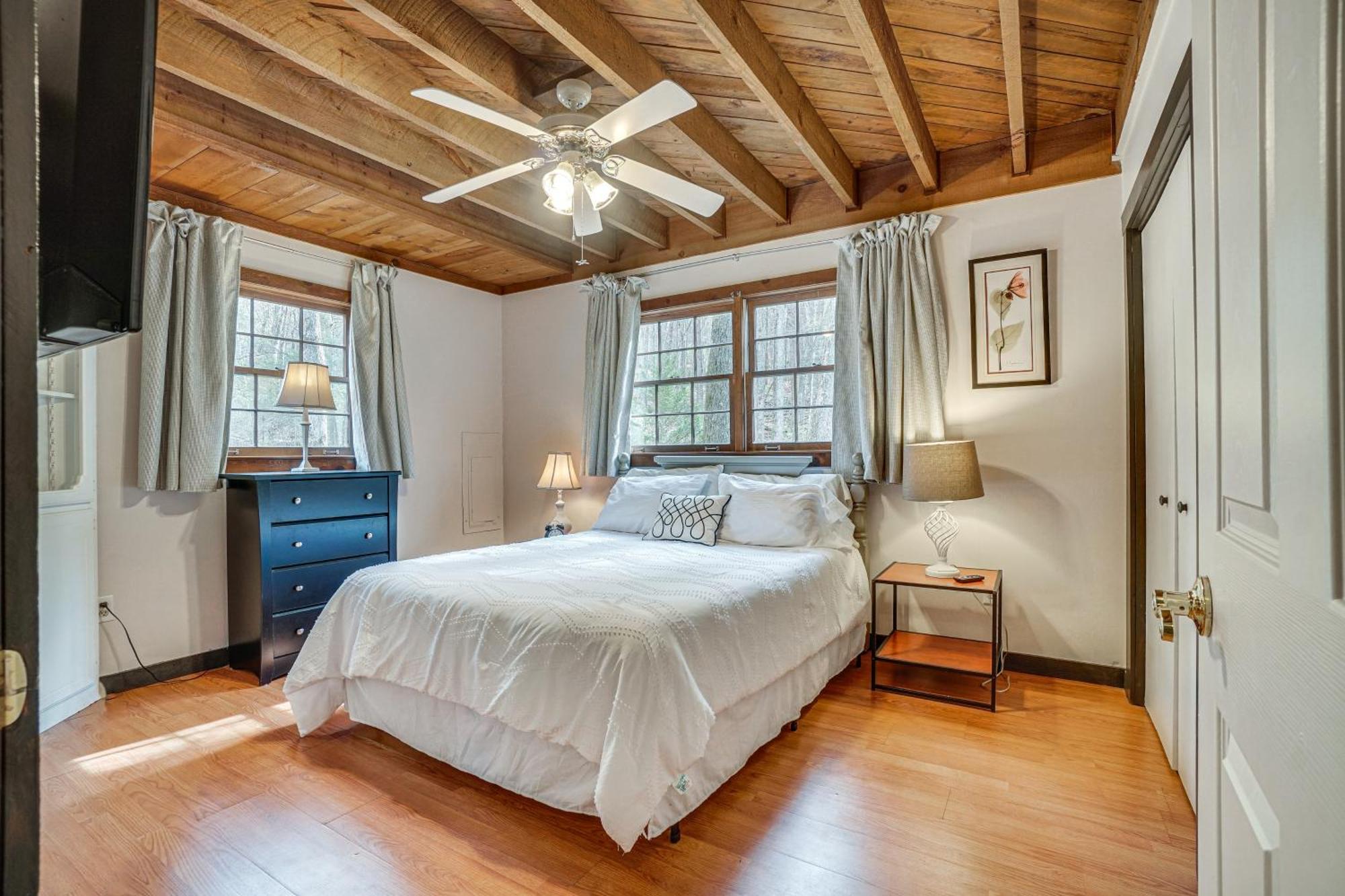 Charming Cabin With Fire Pit And Decks About 7 Mi To Helen Sautee Nacoochee Экстерьер фото