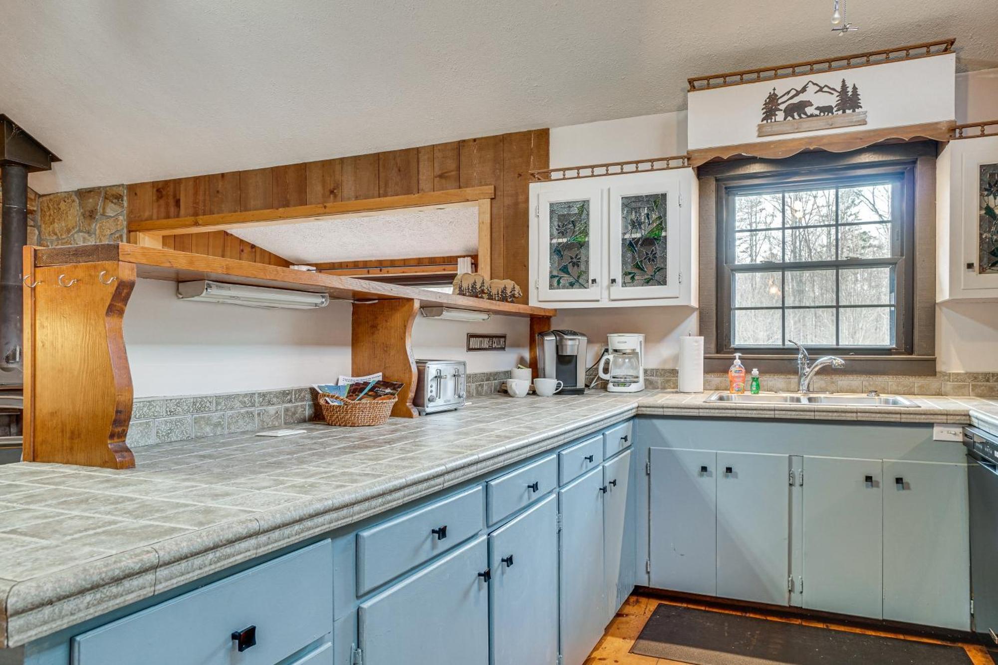 Charming Cabin With Fire Pit And Decks About 7 Mi To Helen Sautee Nacoochee Экстерьер фото