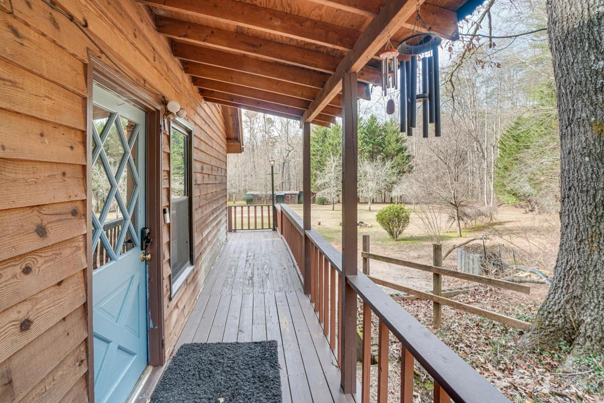Charming Cabin With Fire Pit And Decks About 7 Mi To Helen Sautee Nacoochee Экстерьер фото