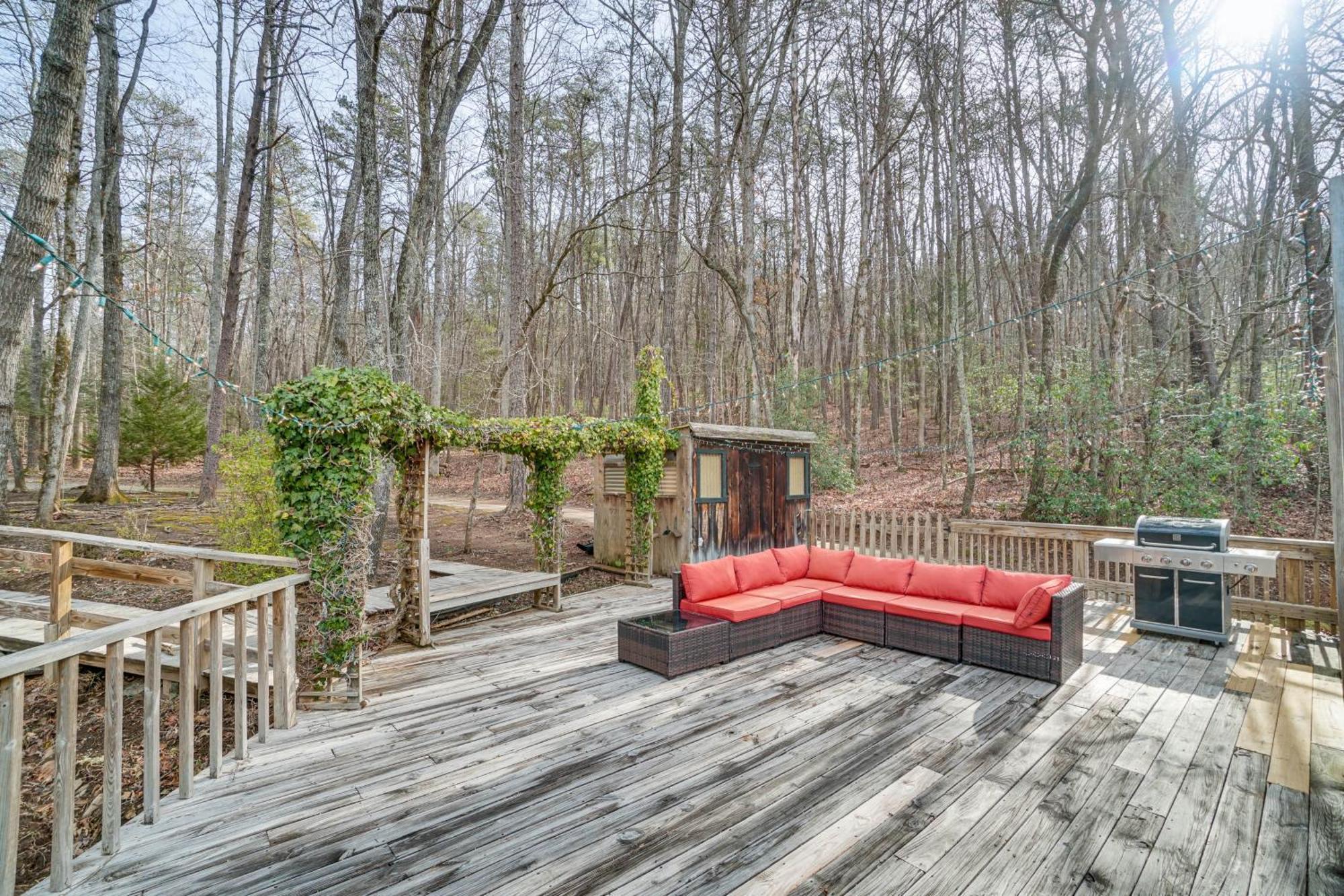 Charming Cabin With Fire Pit And Decks About 7 Mi To Helen Sautee Nacoochee Экстерьер фото