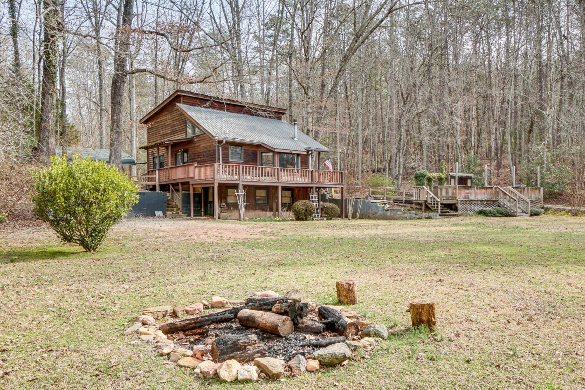 Charming Cabin With Fire Pit And Decks About 7 Mi To Helen Sautee Nacoochee Экстерьер фото